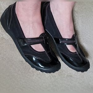 Privo by Clarks Mary Janes Black/pink patent leather and mesh with a chunk